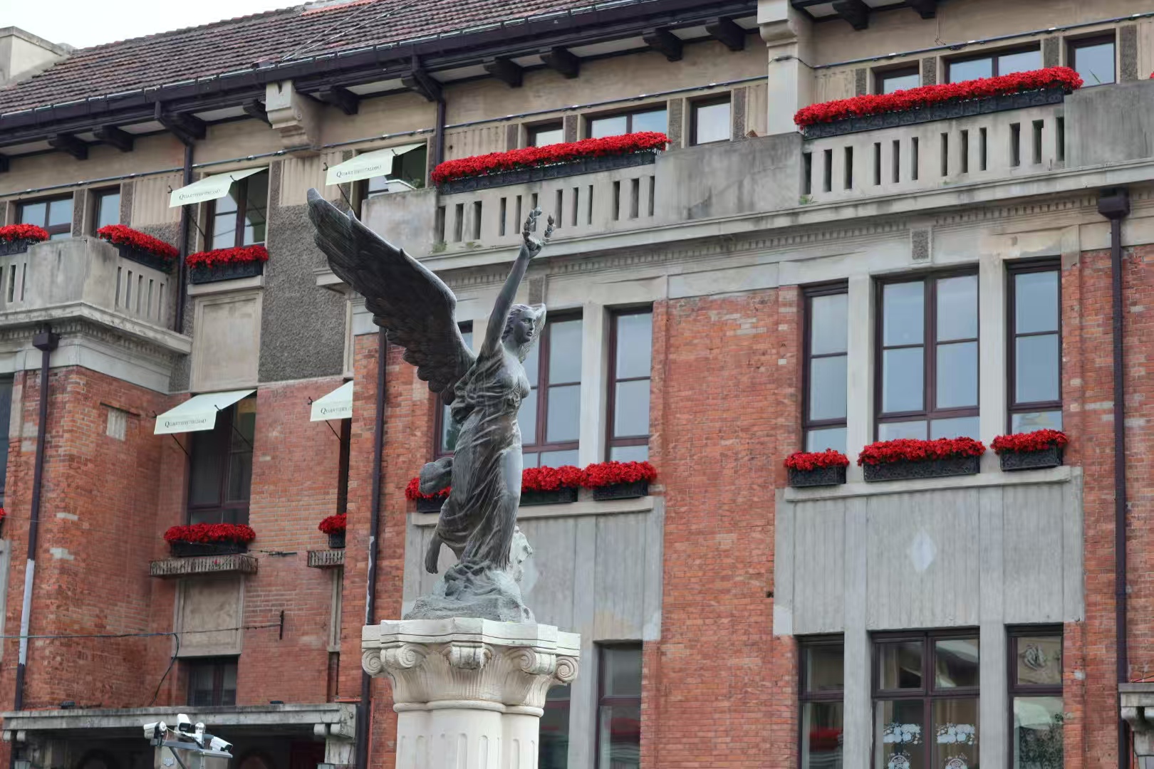 bdf49e06fb27e37f9b09e1783ba7ae33